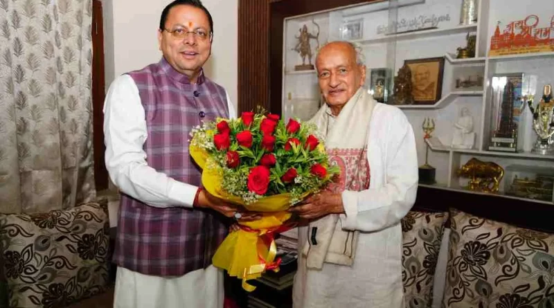सीएम धामी पहुंचे भगत सिंह कोश्यारी के आवास, भगत दा को दी शुभकामनाएं