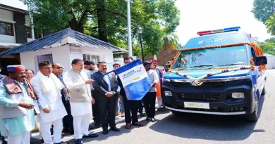 मुख्यमंत्री धामी ने 4 आधुनिक एम्बुलेंस का किया फ्लैग ऑफ