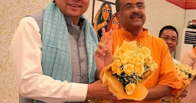 पश्चिम बंगाल में पहली बार भाजपा सरकार, शपथ ग्रहण समारोह में शामिल हुए सीएम धामी