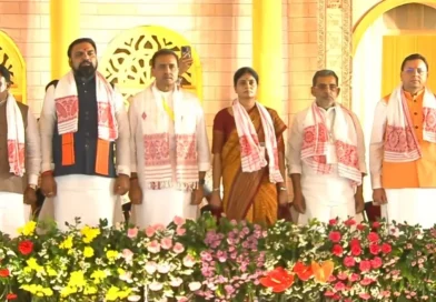 असम में NDA सरकार का शपथ ग्रहण समारोह, मुख्यमंत्री धामी रहे शामिल