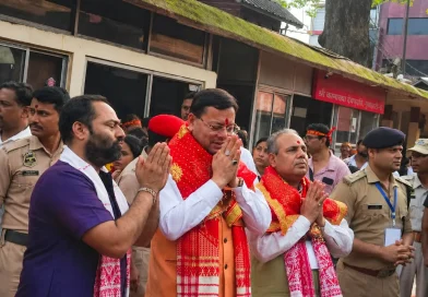 कामाख्या देवी मंदिर पहुंचे मुख्यमंत्री धामी, प्रदेश की सुख-समृद्धि की कामना