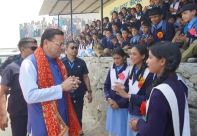 चम्पावत दौरे में राजकीय इंटर कॉलेज देवीधुरा पहुंचे मुख्यमंत्री धामी, छात्र-छात्राओं का बढ़ाया उत्साह