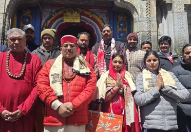 केदारनाथ-बद्रीनाथ पहुंचे सतपाल महाराज, चारधाम यात्रा व्यवस्थाओं का लिया जायजा