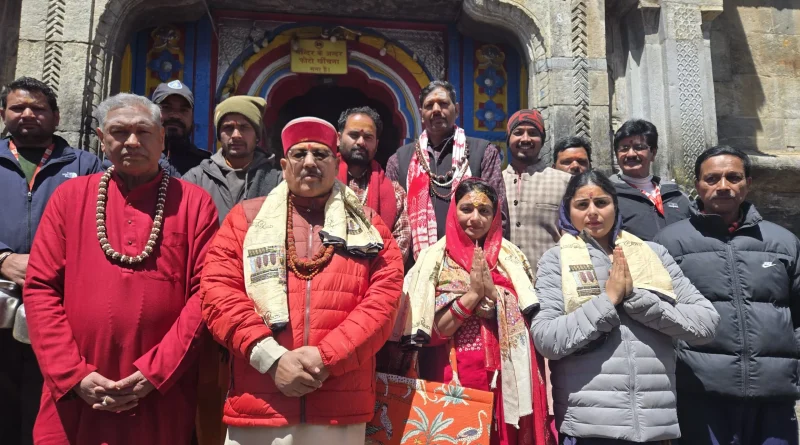 केदारनाथ-बद्रीनाथ पहुंचे सतपाल महाराज, चारधाम यात्रा व्यवस्थाओं का लिया जायजा