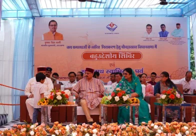 सतपाल महाराज ने किया बहुउद्देशीय शिविर का शुभारंभ, स्वास्थ्य सेवाओं का लोगों ने उठाया लाभ