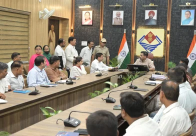 पदभार संभालते ही एक्शन में दिखे डीएम डॉ. आशीष चौहान, जन समस्याओं के त्वरित समाधान पर जोर
