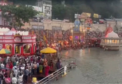 गंगा दशहरा पर हरिद्वार में उमड़ा आस्था का सैलाब, हरकी पैड़ी पर लाखों श्रद्धालुओं ने लगाई गंगा में डुबकी