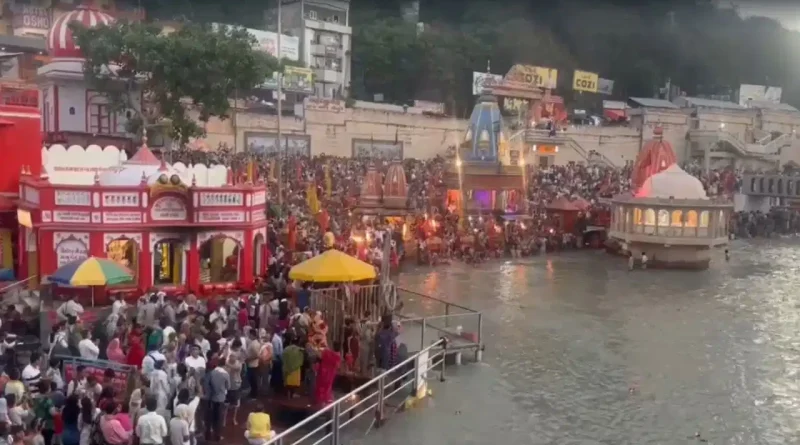 गंगा दशहरा पर हरिद्वार में उमड़ा आस्था का सैलाब, हरकी पैड़ी पर लाखों श्रद्धालुओं ने लगाई गंगा में डुबकी
