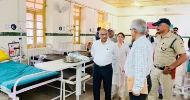 गढ़वाल मंडल आयुक्त आनंद स्वरूप ने जिला चिकित्सालय का औचक निरीक्षण कर परखी स्वास्थ्य सेवाएं, दिए निर्देश