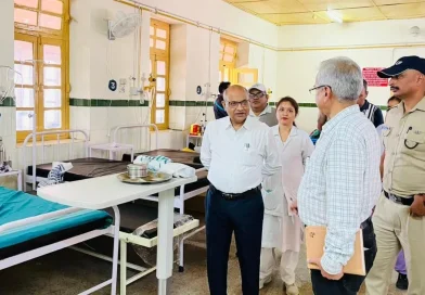 गढ़वाल मंडल आयुक्त आनंद स्वरूप ने जिला चिकित्सालय का औचक निरीक्षण कर परखी स्वास्थ्य सेवाएं, दिए निर्देश