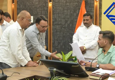 समाधान दिवस में डीएम ने सुनीं 194 जन शिकायतें, समयबद्ध निस्तारण के सख्त निर्देश