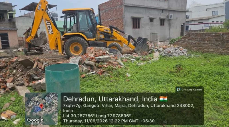 पित्थुवाला खुर्द में अवैध प्लॉटिंग पर चला एमडीडीए का बुलडोजर, लगभग एक बीघा भूमि पर विकसित की जा रही अनधिकृत कॉलोनी ध्वस्त