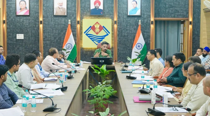 बैंकों की मनमानी पर डीएम सख्तः ‘जनता को परेशान किया तो होगी कार्रवाई, जिले का पैसा जिले के विकास में ही लगेगा’