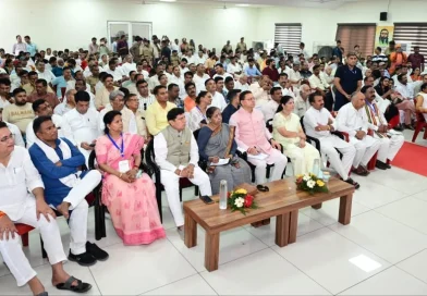 मुख्यमंत्री पुष्कर सिंह धामी ने रविवार को रुड़की में प्रधानमंत्री नरेंद्र मोदी के मन की बात कार्यक्रम के 135वें संस्करण को सुना
