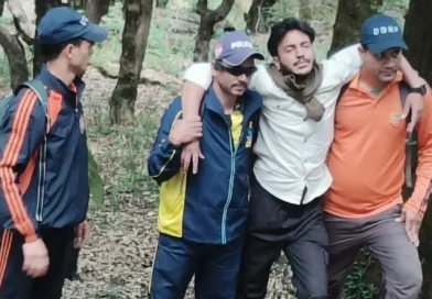 देवरियाताल-चोपता ट्रेक मार्ग पर भटके पांच ट्रैकर्स का सफल रेस्क्यू