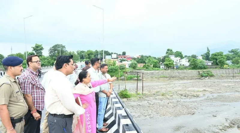 मानसून को लेकर विधानसभा अध्यक्ष ऋतु खण्डूडी ने मालन, सुखरौ और खोह नदियों का किया निरीक्षण, अधिकारियों को दिए सख्त निर्देश