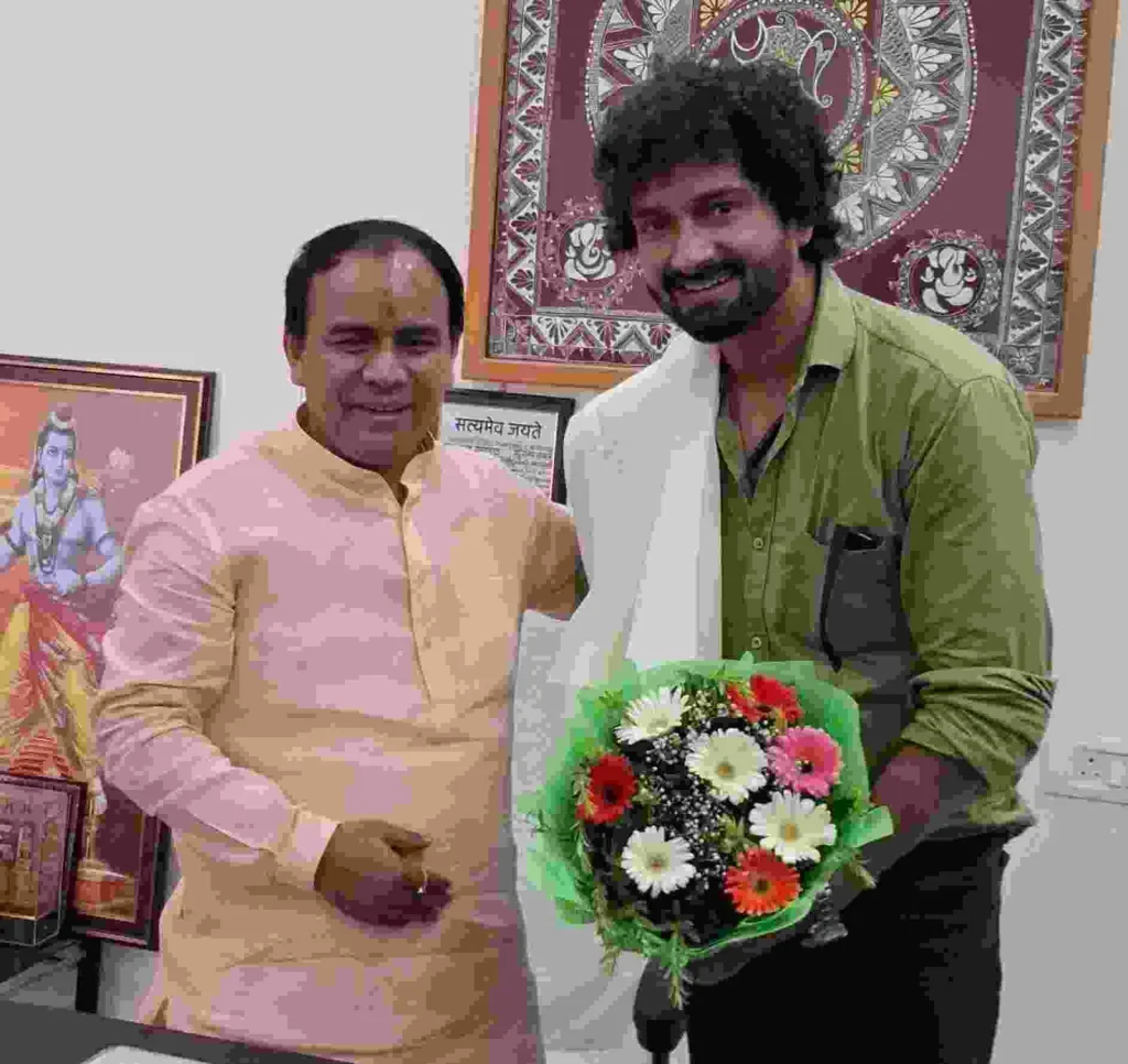 धन सिंह रावत से मिले राष्ट्रीय पुरस्कार विजेता अभिनेता मोहित घिल्डियाल,तीर्थाटन प्रचार के लिए डॉक्यूमेंट्री बनाने पर चर्चा