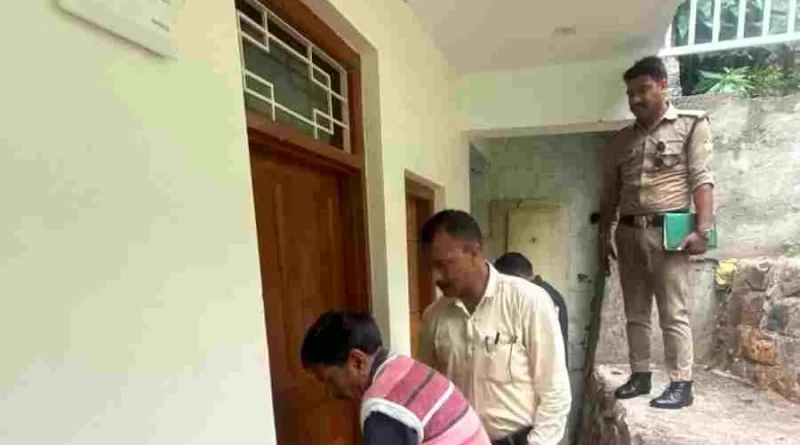 मसूरी में अवैध निर्माणों पर एमडीडीए का बड़ा एक्शन, दो भवन किए सील, सुवाखोली और किंगरेट पिक्चर पैलेस मार्ग पर प्रवर्तन कार्रवाई