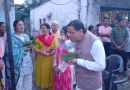 मुख्यमंत्री धामी ने ‘लोकल फॉर वोकल’ को दिया प्रोत्साहन, लोहियाहेड में पैदल पहुंचकर स्थानीय स्टॉल पर लिया टिकी का स्वाद