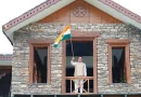 सीएम धामी ने मुख्यमंत्री आवास पर तिरंगा लगाकर दिया ‘हर घर तिरंगा’ का संदेश