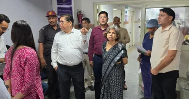 निदेशक चिकित्सा शिक्षा डॉ. आशुतोष सायना ने दून मेडिकल कॉलेज चिकित्सालय का किया सघन निरीक्षण, व्यवस्थाओं में लापरवाही पर दिए कड़े निर्देश