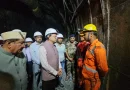 संकट की घड़ी में मौके पर पहुंचे सीएम धामी, टनल में चल रहे रेस्क्यू ऑपरेशन का लिया जायजा