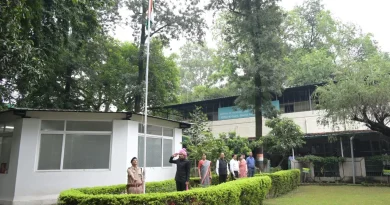 स्वतंत्रता दिवस पर जिलाधिकारी डॉ0 आशीष चौहान ने कलेक्ट्रेट परिसर में किया ध्वजारोहण