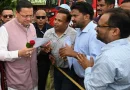 बेरोजगार डिग्रीधारी लैब तकनीशियनों ने हल्द्वानी में मुख्यमंत्री पुष्कर सिंह धामी से की मुलाकात