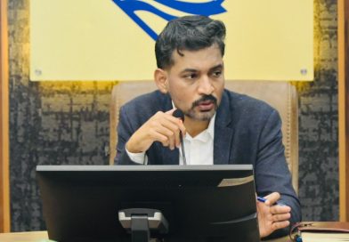 सीएम हेल्पलाइन की लंबित शिकायतों का प्राथमिकता से करें निस्तारणः जिलाधिकारी; 180 दिन से अधिक लंबित शिकायतों पर अधिकारियों को चेतावनी