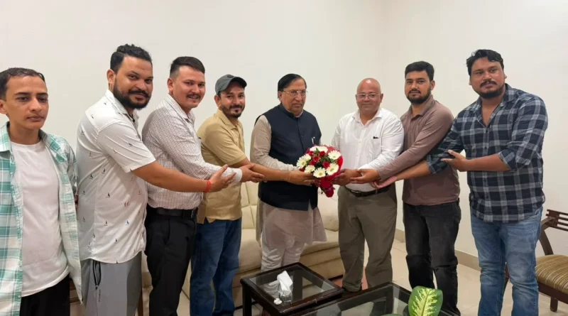 फिजियोथेरेपिस्टों की रिक्तियों पर राज्यसभा सांसद नरेश बंसल से मिला प्रतिनिधिमंडल, शीघ्र भर्ती की उठाई मांग