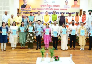 पशुपालन तथा गन्ना विकास एवं चीनी उद्योग विभाग के 101 नवनियुक्त कार्मिकों को मुख्यमंत्री ने प्रदान किए नियुक्ति पत्र