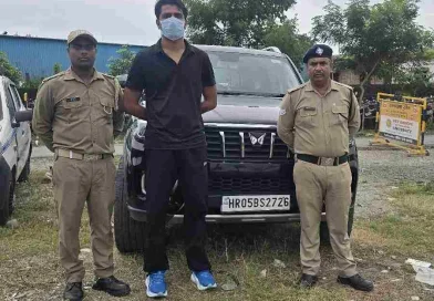 आवासीय कॉलोनी मे कार से स्टंटबाजी करना पडा भारी, शान्ति भंग मे हुड़दंगी गिरफ्तार, कार सीज