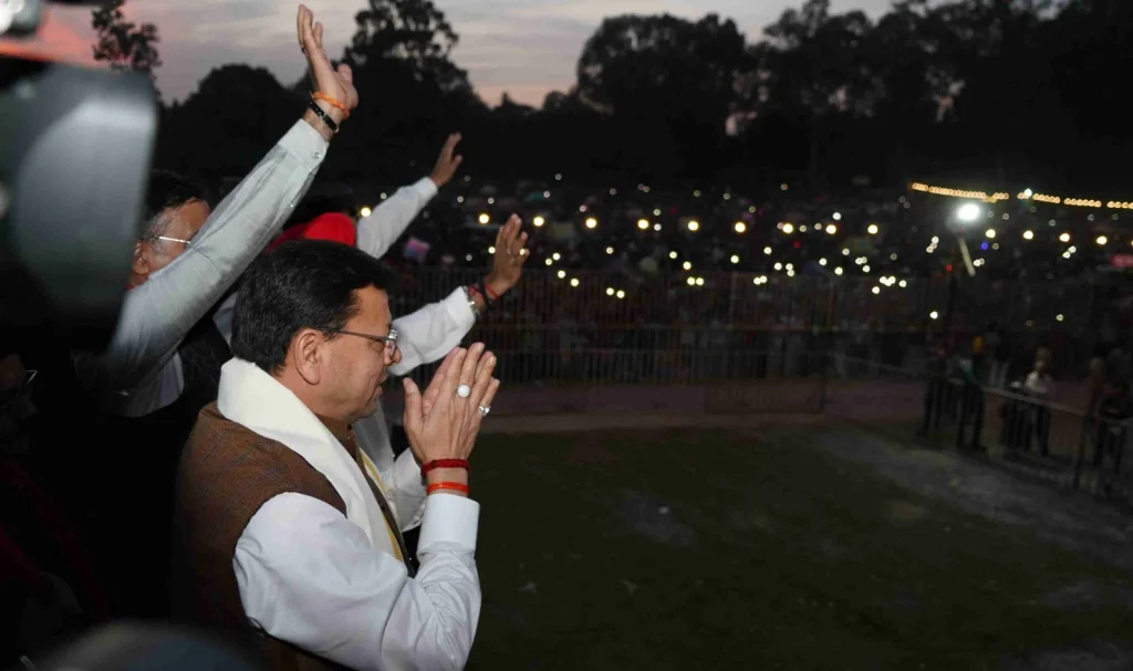 मुख्यमंत्री पुष्कर सिंह धामी बन्नू बिरादरी द्वारा परेड ग्राउंड, देहरादून में आयोजित दशहरा महोत्सव में हुए शामिल