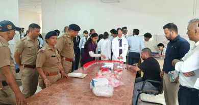 निजी शिक्षण संस्थान में पुलिस व डाक्टरों की संयुक्त टीम का औचक निरीक्षण, रेन्डमली 115 छात्र/छात्राओं का ड्रग्स किट से किया मेडिकल टेस्ट