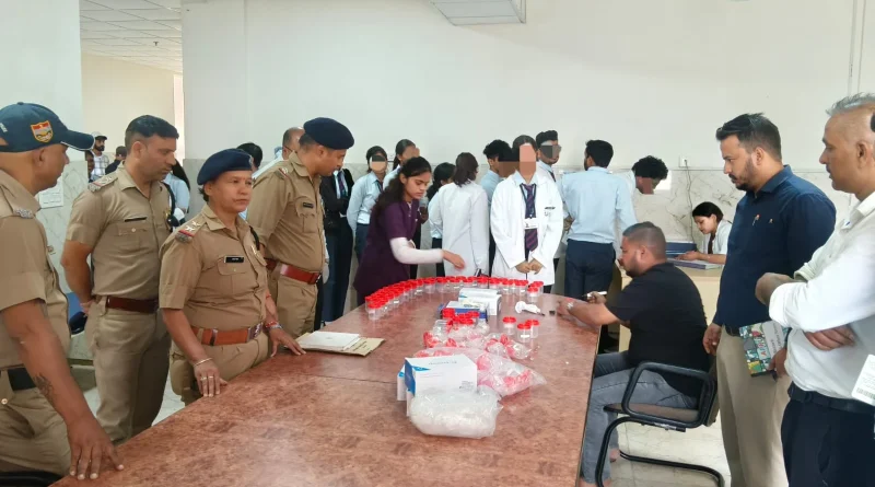 निजी शिक्षण संस्थान में पुलिस व डाक्टरों की संयुक्त टीम का औचक निरीक्षण, रेन्डमली 115 छात्र/छात्राओं का ड्रग्स किट से किया मेडिकल टेस्ट