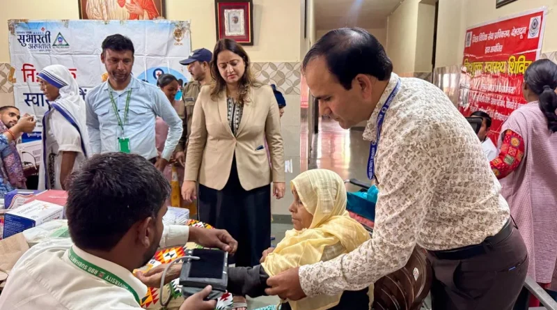 78 वृद्ध महिलाओं का निःशुल्क स्वास्थ्य परीक्षण, दवाइयां और सहायक उपकरण वितरित