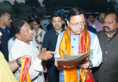 मुख्यमंत्री ने सुनीं जनसमस्याएं, अधिकारियों को दिए त्वरित समाधान के निर्देश